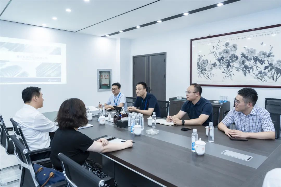常州國家高新區管委會副主任杭宏偉調研科瑞爾科技，鎮領導高翔、邢皓程陪同調研。(圖4)